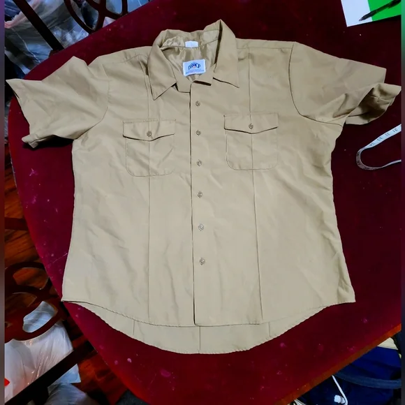 NWOT ... SHORTSLEEVE KHAKI COLOR SHIRT - Picture 2 of 6